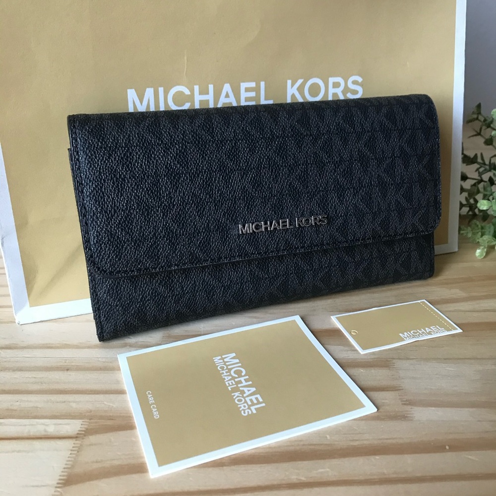 Michael Kors Wallet🎈🎈